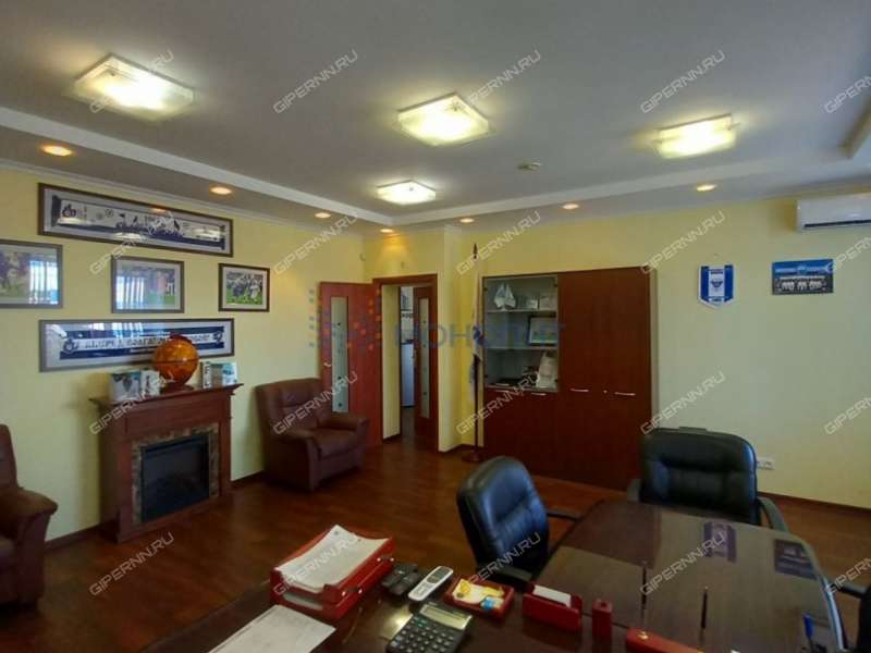 здание под офис, недвижимость под образовательные учреждения на Деловой улице