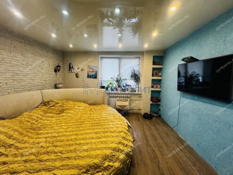 4-komnatnaya-ul-vyatskaya-d-4 фото