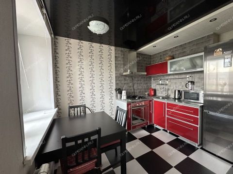 3-komnatnaya-ul-strokina-d-14 фото