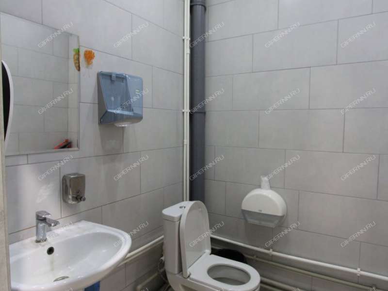 здание под торговую площадь, недвижимость под автобизнес на улице Федосеенко