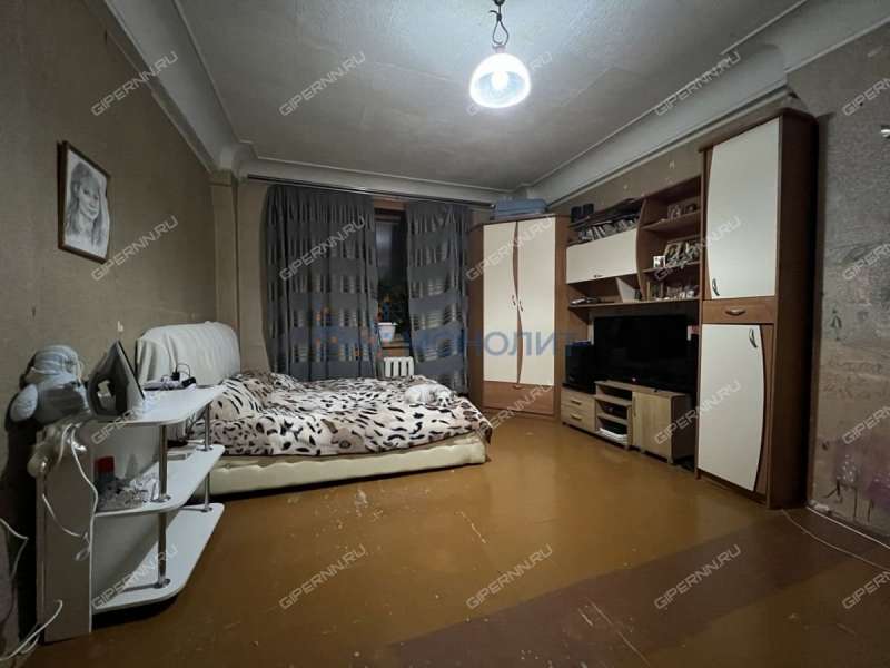 трёхкомнатная квартира на проспекте Кирова дом 27