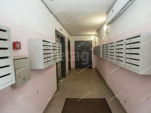 3-komnatnaya-ul-vyatskaya-d-1 фото