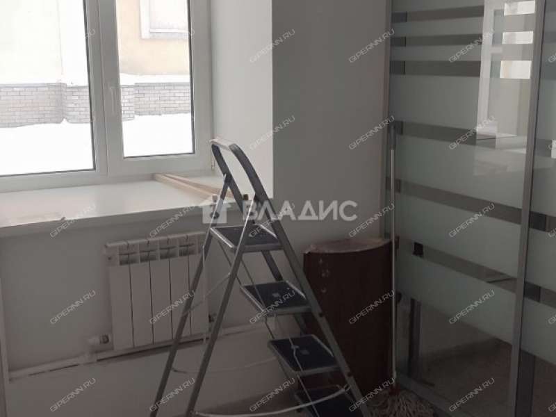 здание под офис, торговую площадь на Новой улице