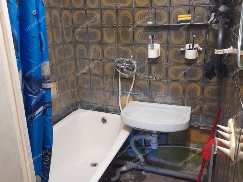 четырёхкомнатная квартира на бульваре 60-летия Октября дом 12