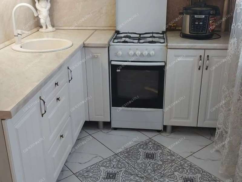 трёхкомнатная квартира на проспекте Кирова дом 33а